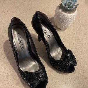 Moda Spana 7M Black platform peer-toe Snake skin print.